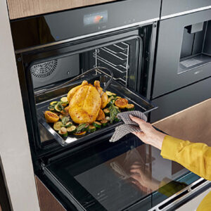 Backofen von Siemens erhältlich beim Küchenstudio Ortmann und Winter in Bochum